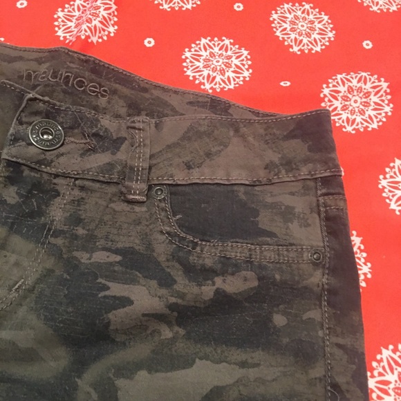 MAURICES CAMOUFLAGE STRETCH SKINNY PANTS SZ S REGULAR. Zipper fly . - Picture 3 of 8